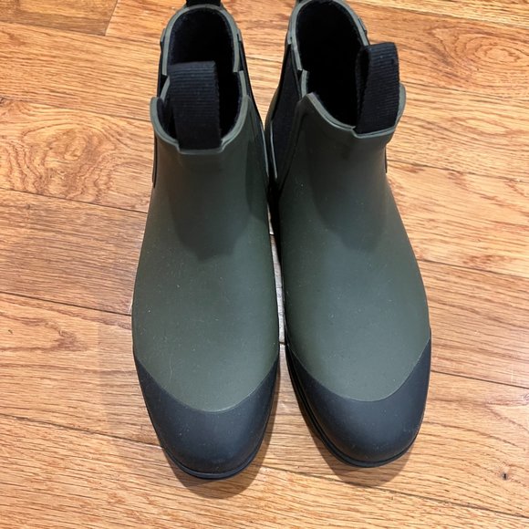 Everlane Olive and Black Winter Rain Boots - Picture 4 of 5